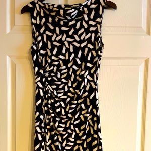 DVF size 6 fitted dress to the knee with boat neck